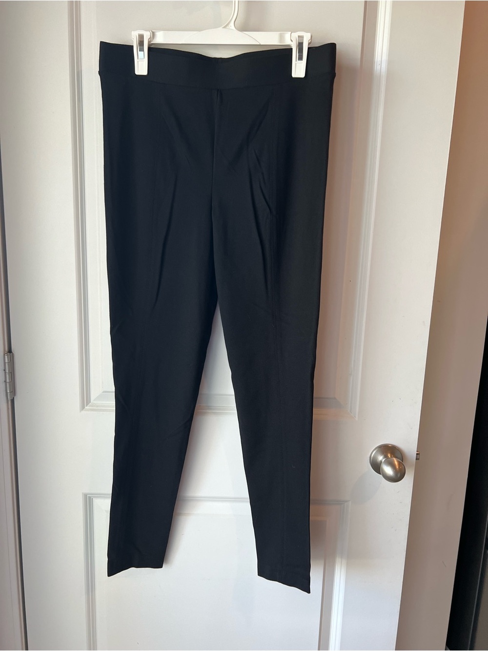 Vince Camuto Black Skinny Pull On Ankle Pants. Medium